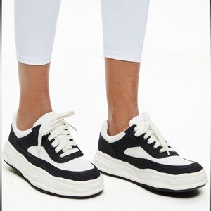 NWOT Goody comfy Platform Sneakers. 💜